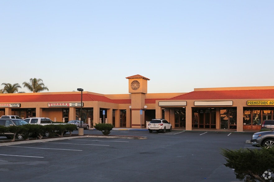 18774-18856 Brookhurst St, Fountain Valley, CA for lease - Building Photo - Image 2 of 18