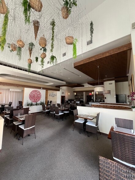 1133 Boul Armand-Frappier, Ste-Julie, QC for lease - Interior Photo - Image 2 of 5