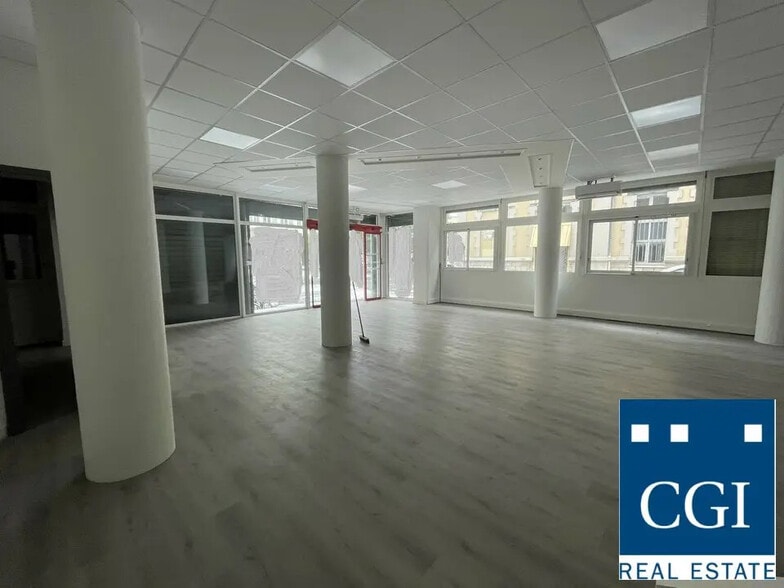 Office in Grenoble for lease - Interior Photo - Image 1 of 4