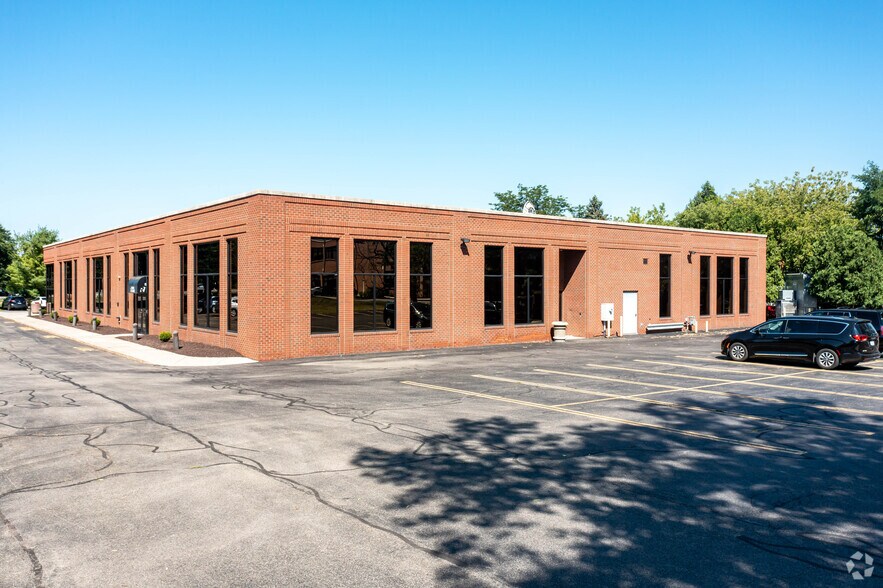 1200 Pittsford Victor Rd, Pittsford, NY à vendre - Photo du bâtiment - Image 2 de 4