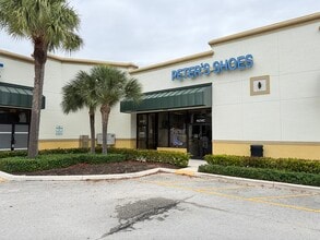 6125-6155 Lake Worth Rd, Lake Worth, FL à louer Photo intérieure- Image 1 de 1