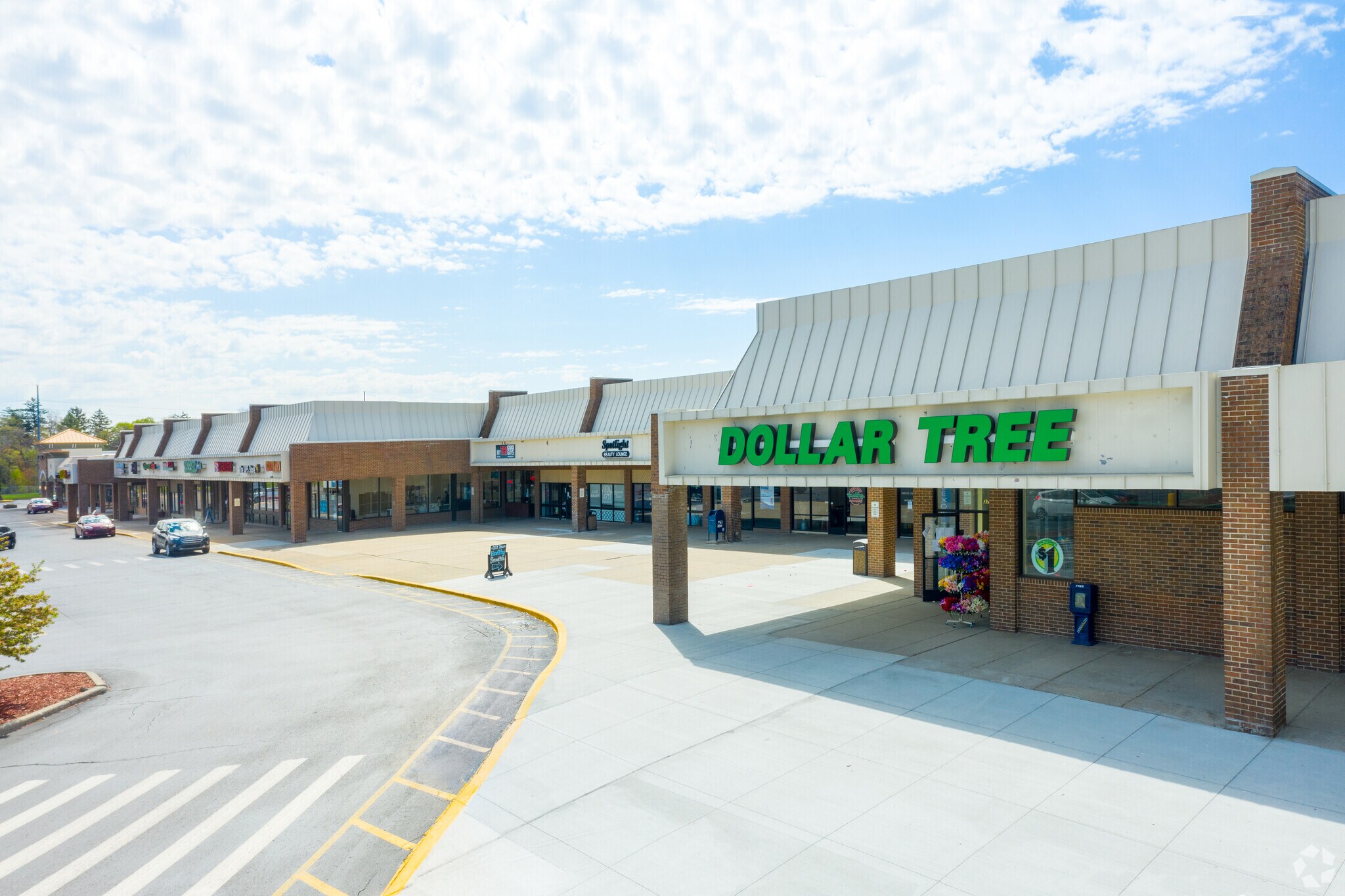 37601-37755 5 Mile Rd, Livonia, MI for lease Building Photo- Image 1 of 10