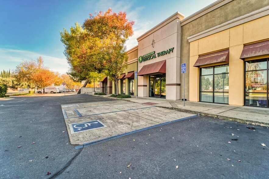 1465 Tharp Rd, Yuba City, CA for lease - Building Photo - Image 2 of 23