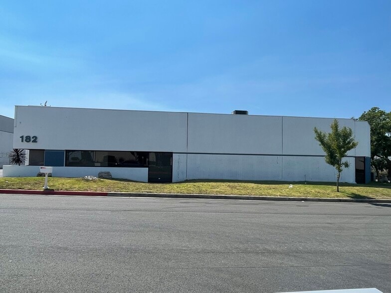 182 Business Center Dr, Corona, CA for lease - Building Photo - Image 1 of 10