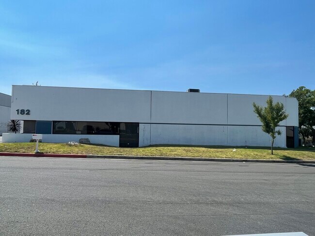 Plus de détails pour 182 Business Center Dr, Corona, CA - Industriel à louer