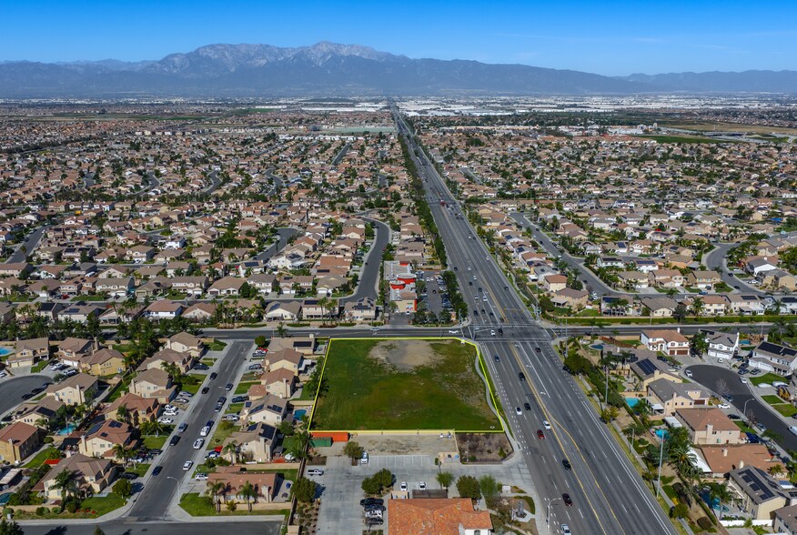 Hamner, Eastvale, CA à louer - Aérien - Image 3 de 5