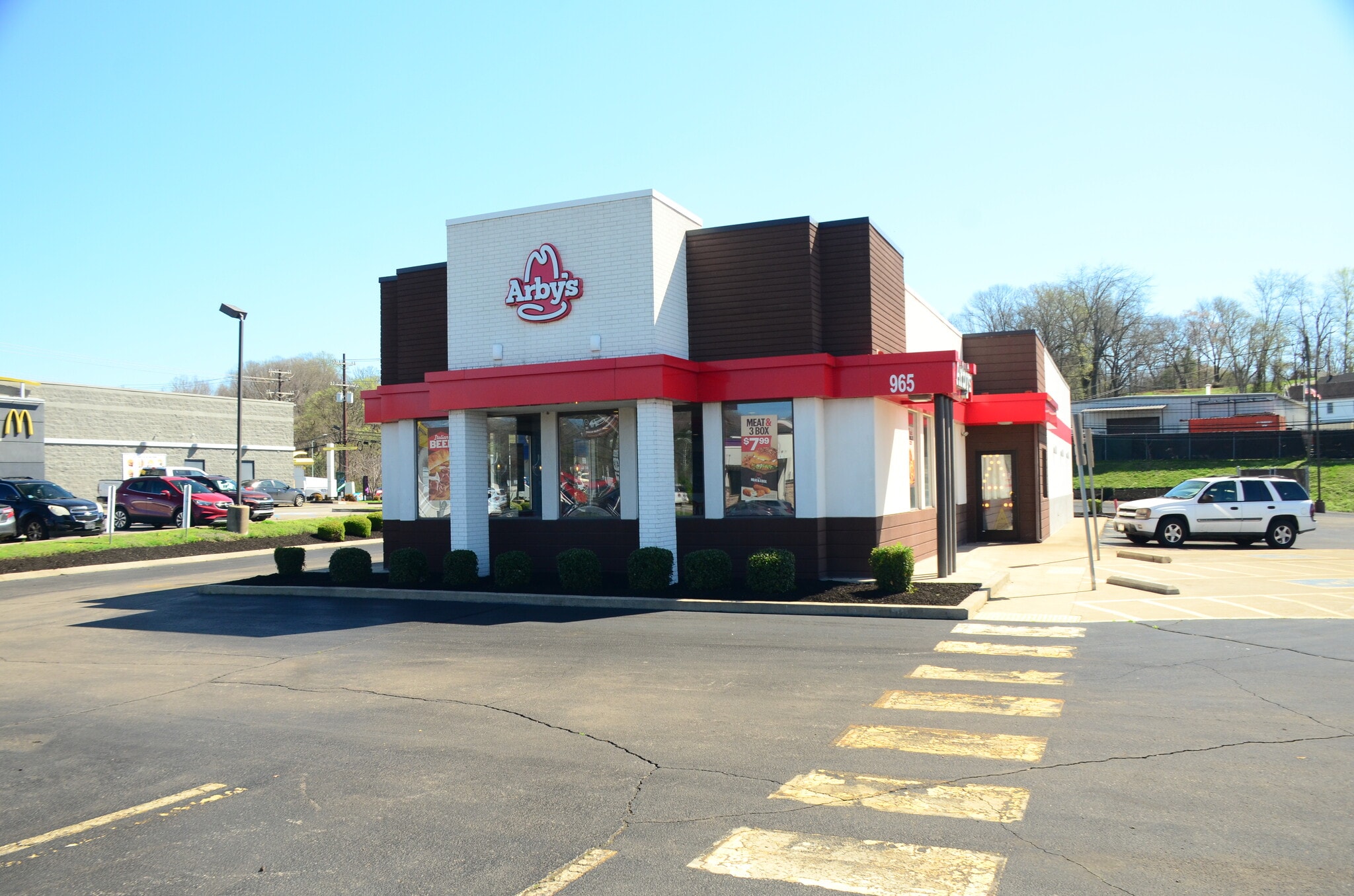 965 N Riverside Dr, Clarksville, TN for sale Primary Photo- Image 1 of 4