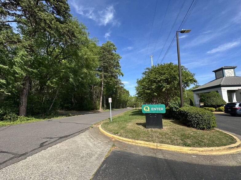 6325 Amp Dr, Clemmons, NC for sale - Building Photo - Image 2 of 4