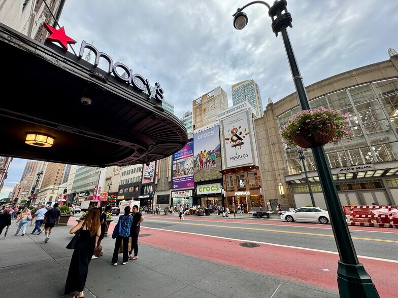 140 W 34th St, New York, NY for lease - Building Photo - Image 1 of 6