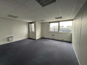 Office in Noisy-le-Grand for lease Interior Photo- Image 2 of 3