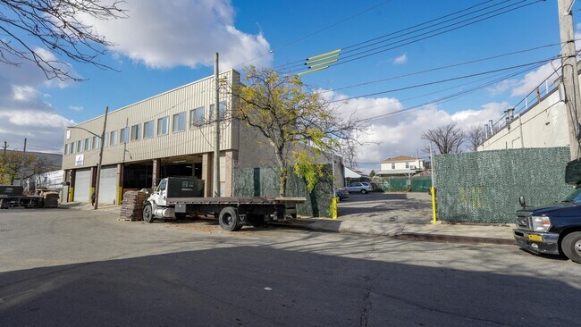 Plus de détails pour 165-15 145th Dr, Jamaica, NY - Bureau à louer