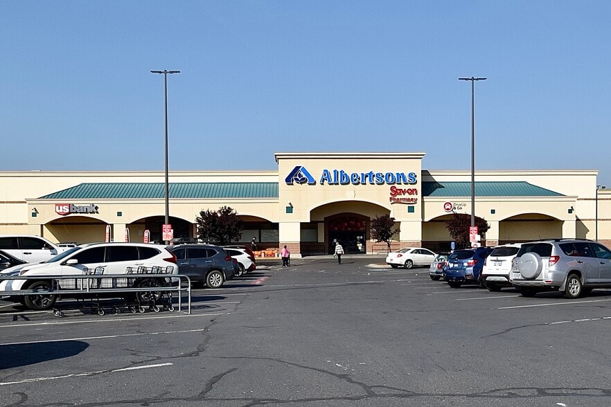 2390 W Main St, Medford, OR for lease - Primary Photo - Image 2 of 4