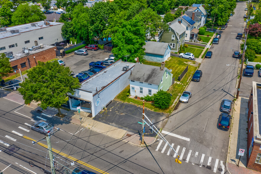 125 Larkfield Rd, East Northport, NY for sale - Building Photo - Image 1 of 1