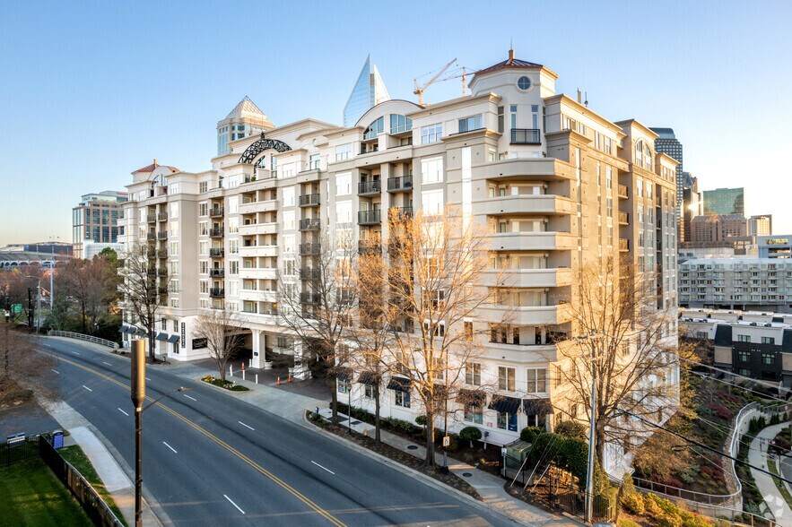 309 E Morehead St, Charlotte, NC à louer - Photo du bâtiment - Image 2 de 6