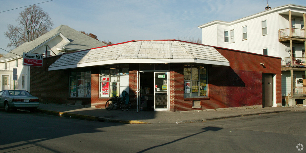 181 Washington St, Central Falls, RI à vendre - Photo principale - Image 1 de 1