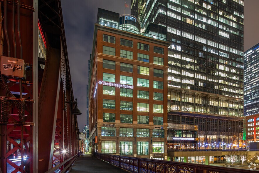 325 N Wells St, Chicago, IL for lease - Building Photo - Image 3 of 6