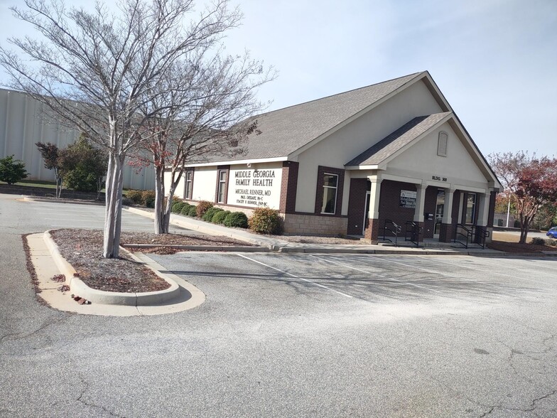 140 Osigian Blvd, Warner Robins, GA for lease - Building Photo - Image 2 of 2