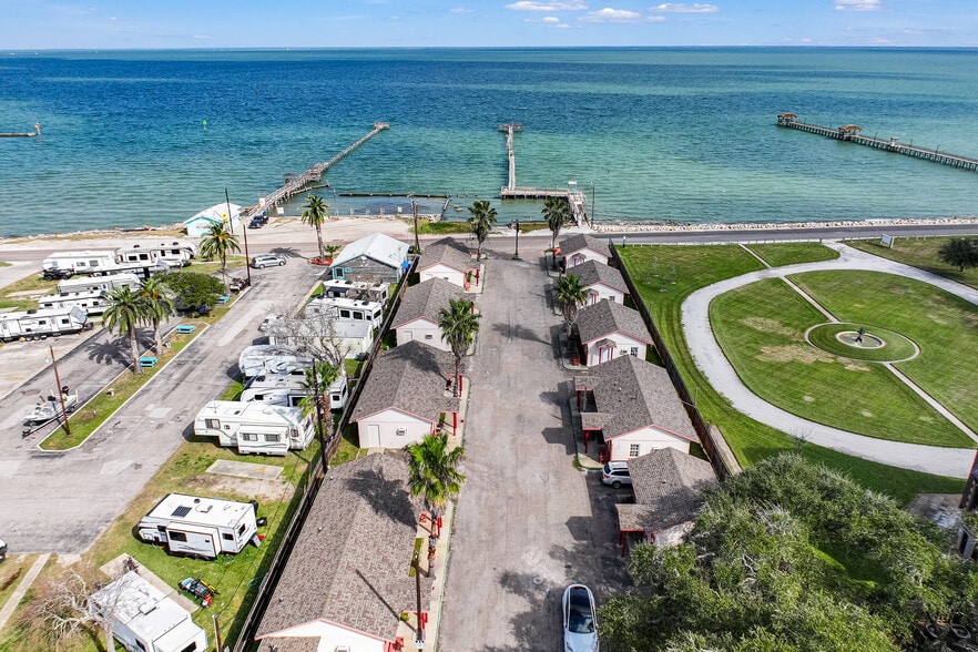 309 S Fulton Beach Rd, Rockport, TX à vendre - Photo du bâtiment - Image 3 de 52