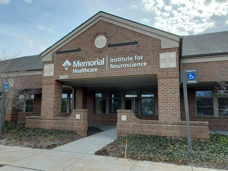 2525 Jolly Rd, Okemos, MI à vendre - Photo du bâtiment - Image 2 de 4