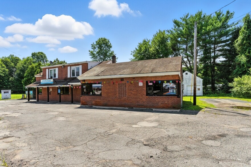 362 E State St, Granby, MA for lease - Building Photo - Image 2 of 12