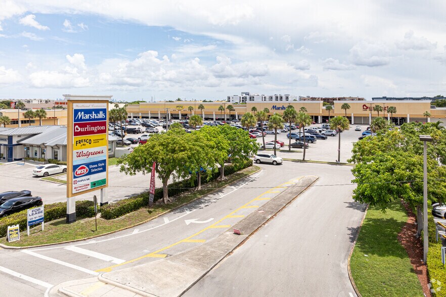 1630-1738 W 49th St, Hialeah, FL à louer - Photo du bâtiment - Image 3 de 15
