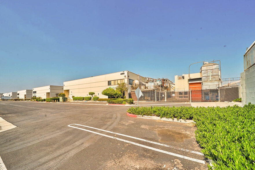 4569 Firestone Blvd, South Gate, CA for sale - Building Photo - Image 2 of 8