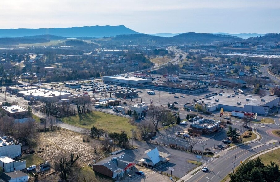 85-119 Carlton St, Harrisonburg, VA for lease - Building Photo - Image 2 of 8