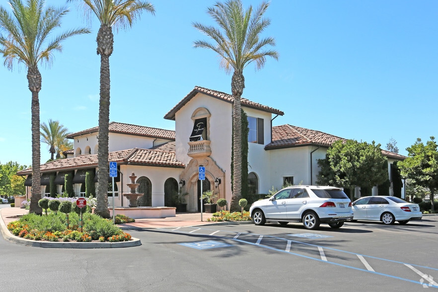 7550 N Palm Ave, Fresno, CA à louer - Photo principale - Image 2 de 4