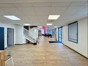 Flex in Croissy-sur-Seine for lease Interior Photo- Image 2 of 10