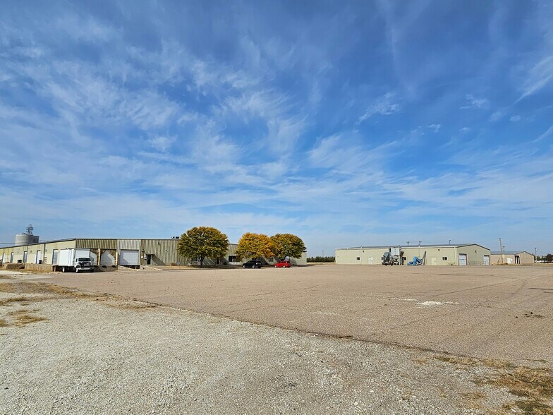 1215 Oak St, La Crosse, KS à vendre - Photo du bâtiment - Image 2 de 9