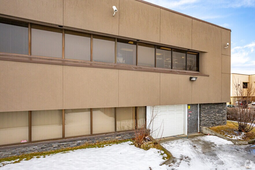 17410 107 Ave NW, Edmonton, AB à louer - Photo du bâtiment - Image 2 de 3