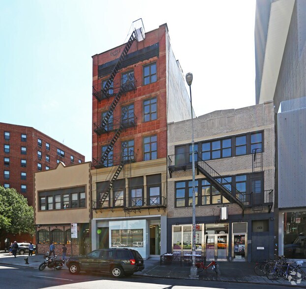 243 Bowery, New York, NY à louer - Photo du bâtiment - Image 3 de 5