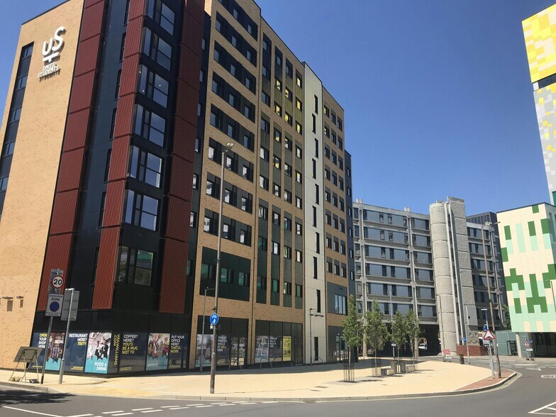 32 Isambard Brunel Rd, Portsmouth à louer - Photo du bâtiment - Image 2 de 16