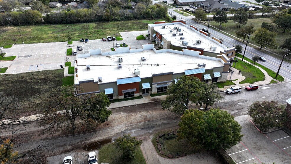 Prime Investment Retail Package portfolio of 2 properties for sale on LoopNet.ca - Aerial - Image 2 of 47