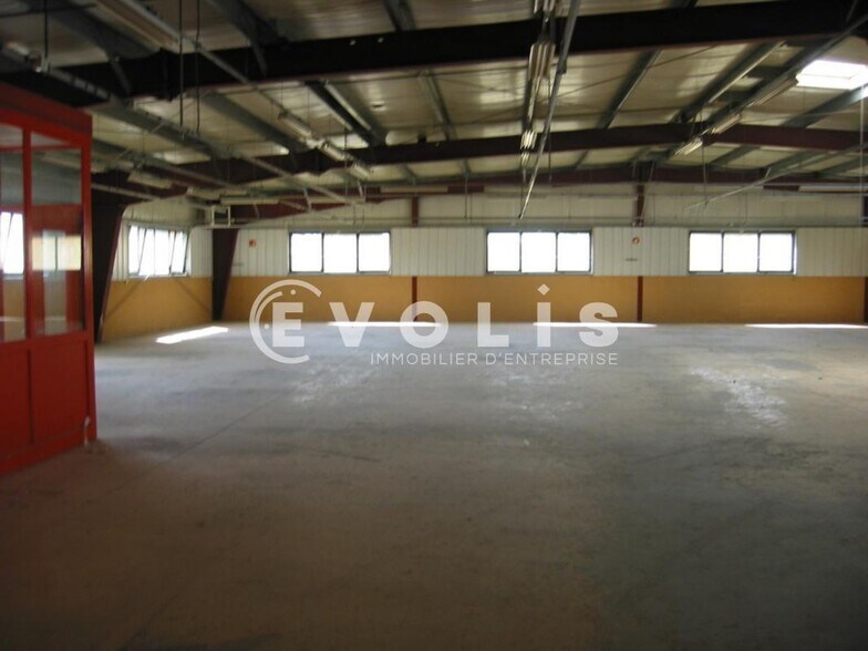 Flex in Porte-des-Bonnevaux for lease - Interior Photo - Image 3 of 13