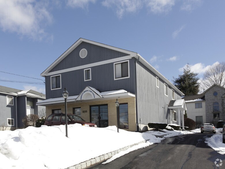 815-833 High Ridge Road, Stamford, CT à vendre - Photo du bâtiment - Image 2 de 6