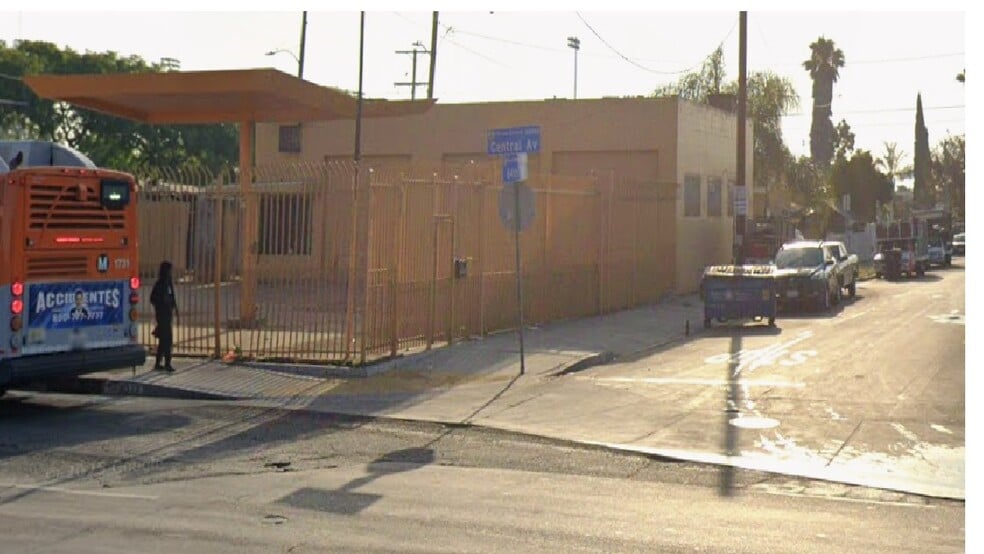 6326 S Central Ave, Los Angeles, CA à louer - Photo du bâtiment - Image 2 de 4