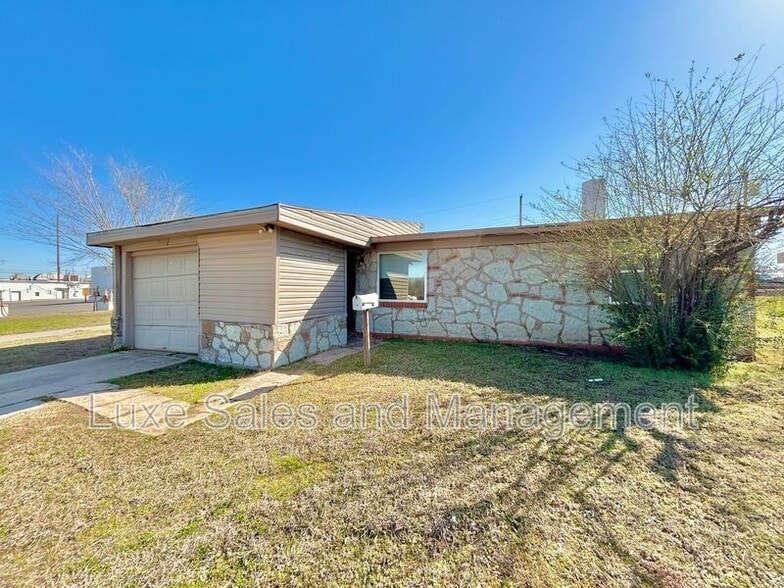 1700 Karen Dr, Del City, OK for sale - Primary Photo - Image 1 of 22