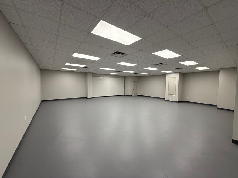 5045 Ambassador Row, Corpus Christi, TX for lease - Building Photo - Image 3 of 8