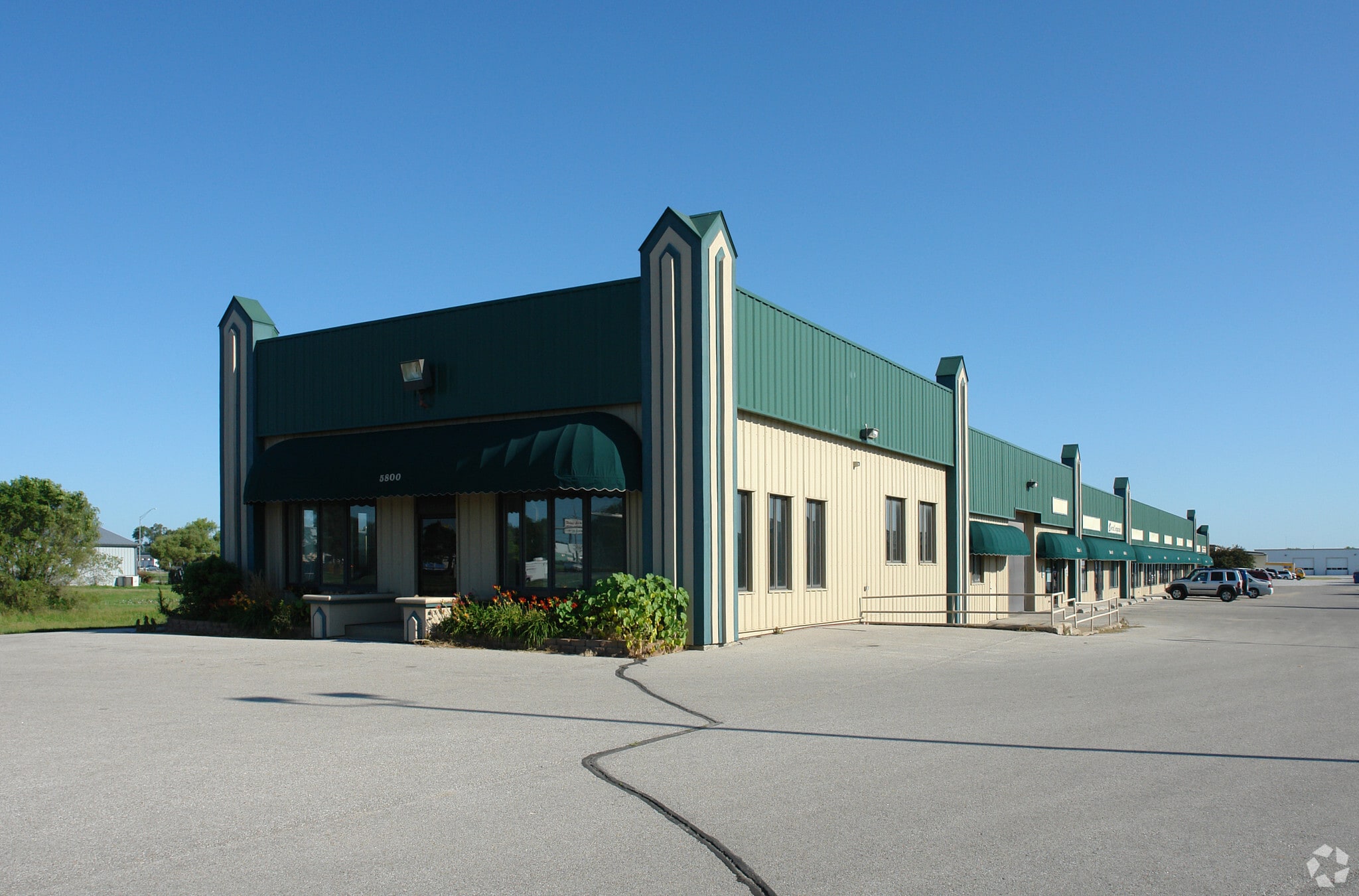5800 Cornhusker Hwy, Lincoln, NE for lease Building Photo- Image 1 of 4