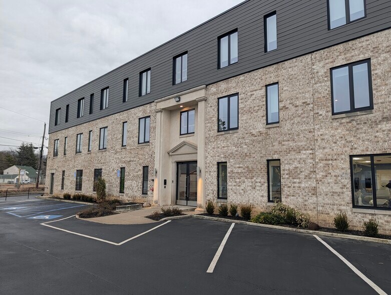 319 N Pottstown Pike, Exton, PA for lease - Building Photo - Image 2 of 5