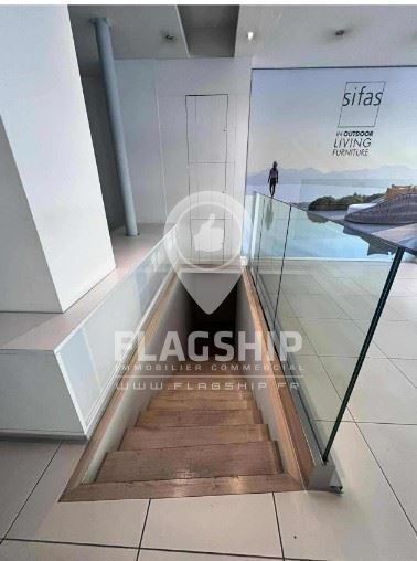 Retail in Paris for lease - Interior Photo - Image 3 of 5