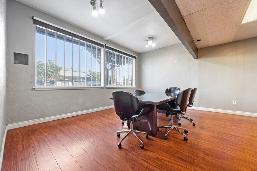 4309 Crenshaw Blvd, Los Angeles, CA à louer - Photo du bâtiment - Image 3 de 9