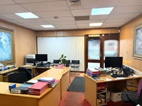 39 Bury New Rd, Manchester for lease Interior Photo- Image 2 of 26