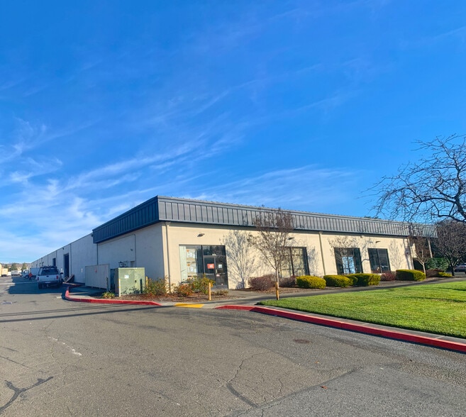 915-921 Piner Rd, Santa Rosa, CA for lease - Building Photo - Image 1 of 2