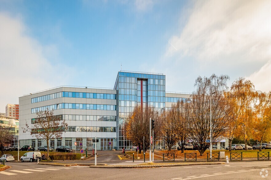 215 Avenue Georges Clemenceau, Nanterre à louer - Photo du bâtiment - Image 1 de 19