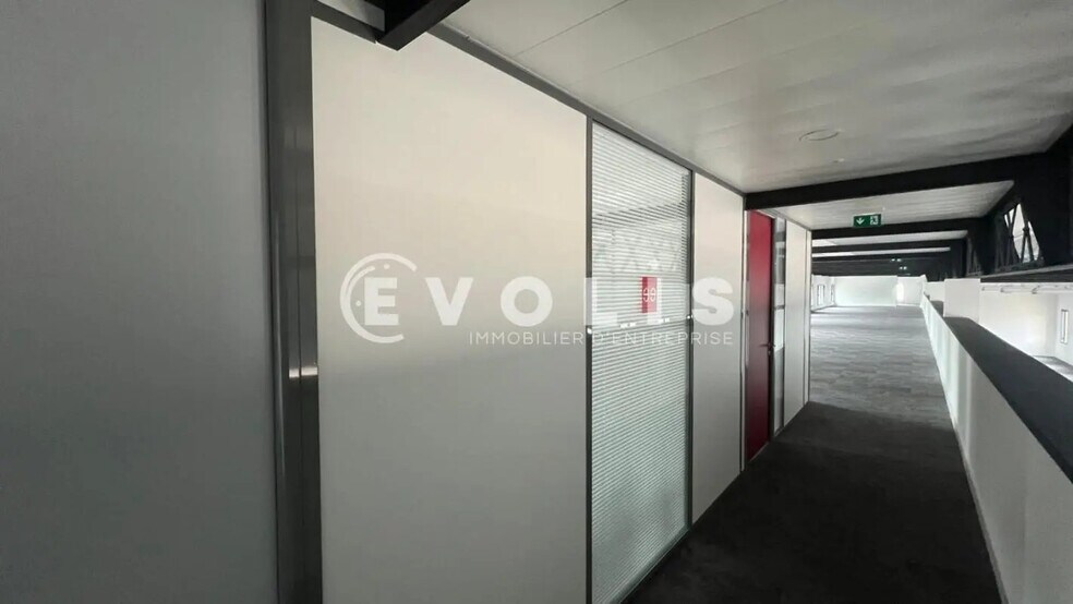 Bureau dans Vénissieux à vendre - Photo du bâtiment - Image 3 de 29