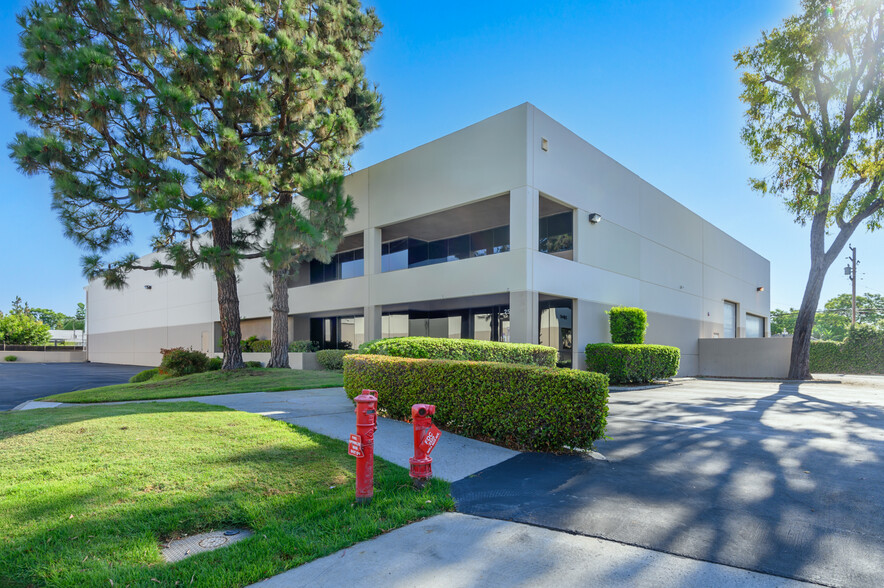 2520 Mira Mar Ave, Long Beach, CA for lease - Building Photo - Image 1 of 26