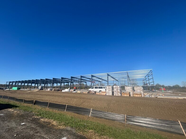 16746 Pittsburgh Drive, Delaware, OH à louer - Photo du bâtiment - Image 2 de 20