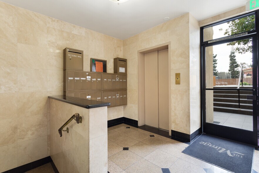 947 W 30th St, Los Angeles, CA à vendre - Photo du bâtiment - Image 3 de 9